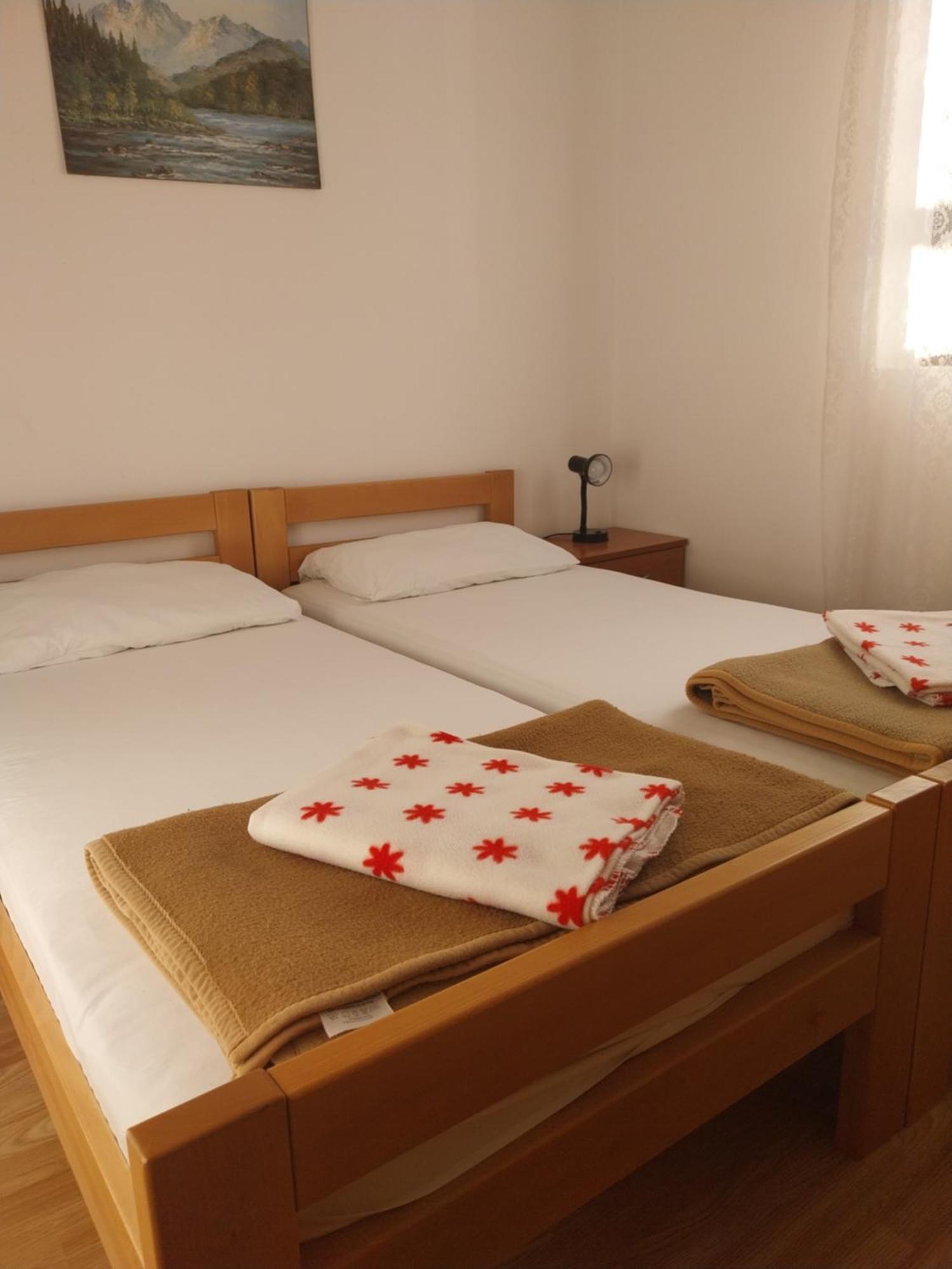 Apartmani Mile Krk Town Eksteriør billede