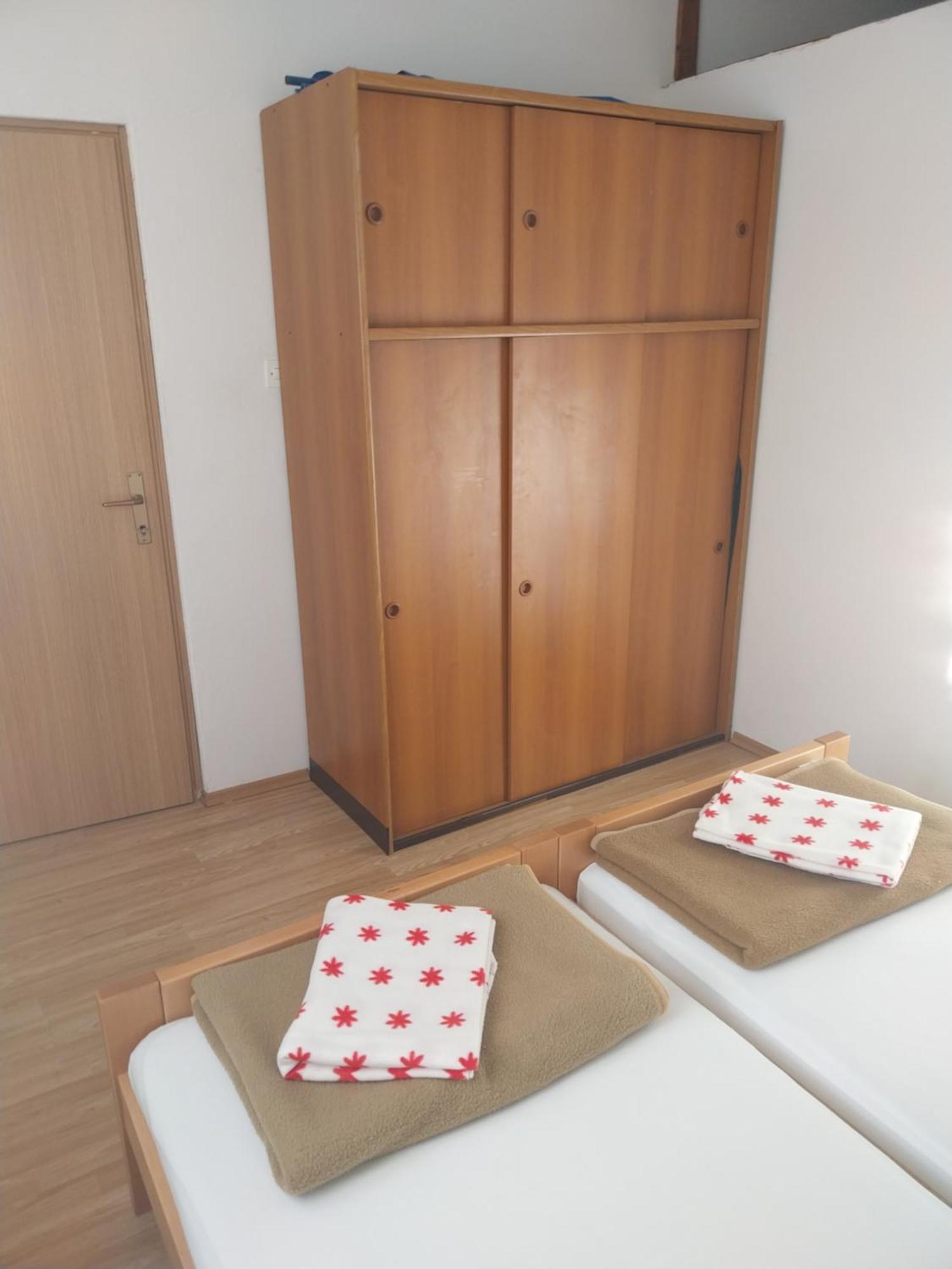 Apartmani Mile Krk Town Eksteriør billede